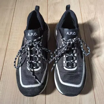 A.P.C. 블랙 스니커즈 42 사이즈