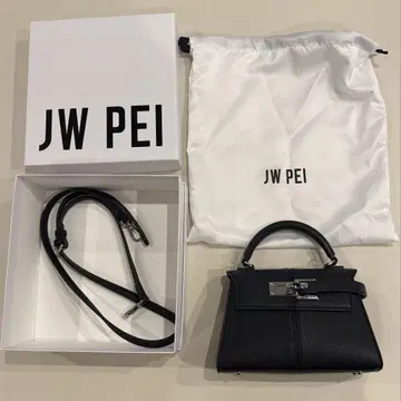 JW PEI 블랙 숄더백