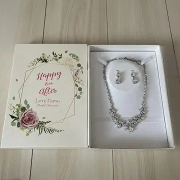 Love Tiara 목걸이 귀걸이 세트