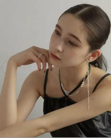 코코슈닉 온키치 롱 체인 귀걸이