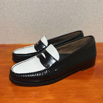 새상품급 지에이치바스 화이트 블랙 23.5cm 37 로퍼