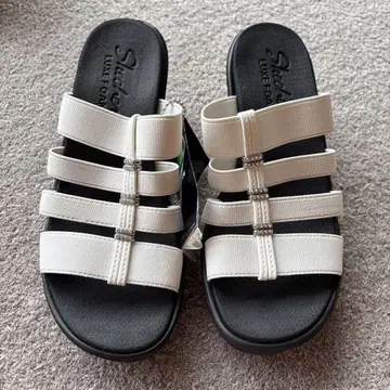 Skechers Luxe Foam 샌들 화이트 23cm US6 새상품