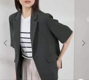이번 시즌 상품 미사용 새상품 로페피크닉 반팔 테일러드 자켓 택 포함