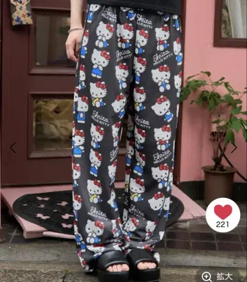 shrita HELLO KITTY 콜라보 올 패턴 컷 팬츠 블랙 M
