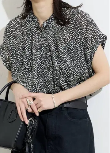 80 로운 턱 볼륨 셔츠 새상품급 모노톤 저널 스탠다드