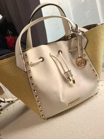 Michael Kors 마이클코어스 카고바 토트백 스터드