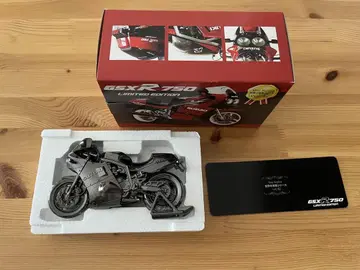 스즈키 GSX-R750 한정판 1/12 스케일