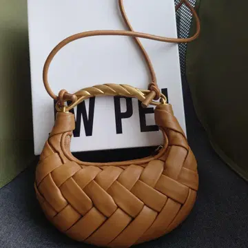 JW PEI 뜨개질 디자인 숄더백 (브라운)