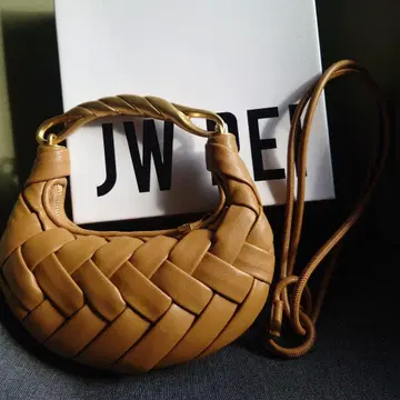 JW PEI 뜨개질 디자인 숄더백 (브라운)