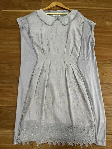 츠모리치사토 카라 부착 슬리브리스 원피스