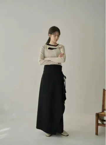 Eaphi 비대칭 드레이프 스커트 블랙