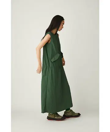 나곤스탠스의 21 AW 드로우 스트링 슬리브리스 나일론 원피스
