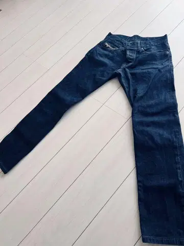 5351 POUR LESS HOMMES Director's Denim