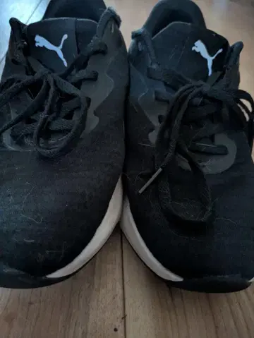 Puma 블랙 러닝화 23.5cm
