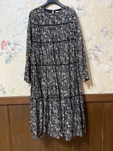 티어드 원피스 베리 패턴