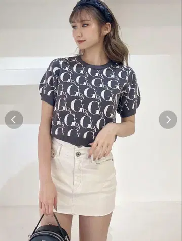 GYDA PATTERN 하프 슬리브 니트 TOPS 차콜 그레이