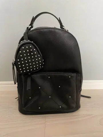 ZARA 여성용 스터드 블랙 백팩 (미니 파우치 포함)