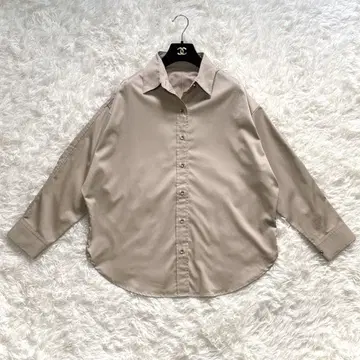 현행 컨디션 최상 라운지드레스 새틴 BIG 셔츠 금장 버튼 베이지 돌먼