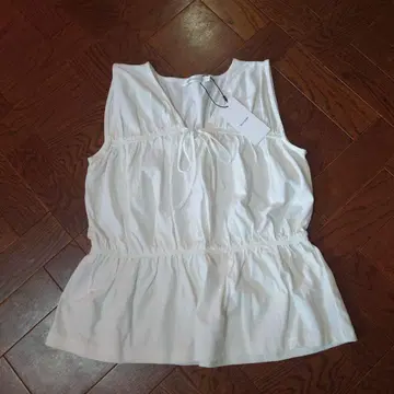 MOUSSY 화이트 슬리브리스 상의