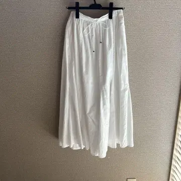 12closet 화이트 플레어 스커트
