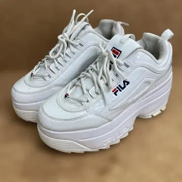 [새상품급] FILA 통굽 스니커즈 디스럽터2 웨지 에나멜 26cm