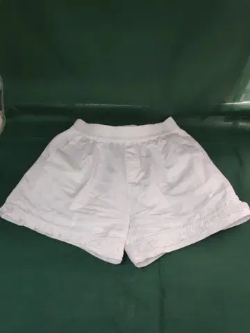 화이트 숏팬츠 폴리에스테르