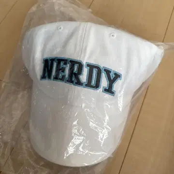 [새상품] NERDY 화이트 캡 F 사이즈