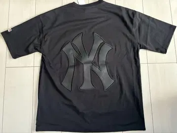 새상품 3 L 사이즈 MLB 양키스 반팔 티셔츠 인조 가죽 블랙