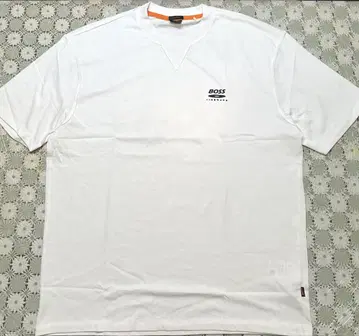 BOSS 화이트 V넥 티셔츠 Size L