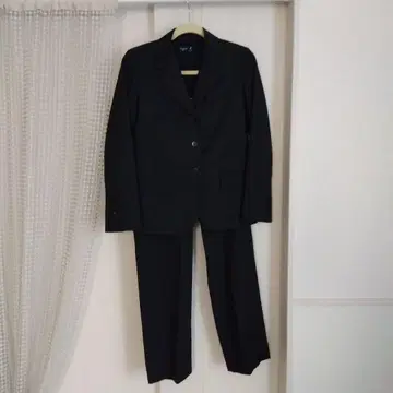 아녜스 베 블랙 슈트
