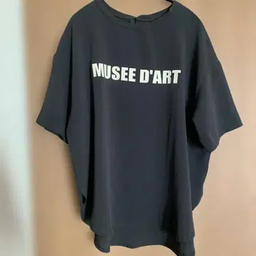 DOU DOU 백 버튼 조젯 로고 TEE