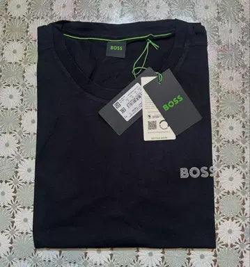 BOSS 블랙 티셔츠 로고