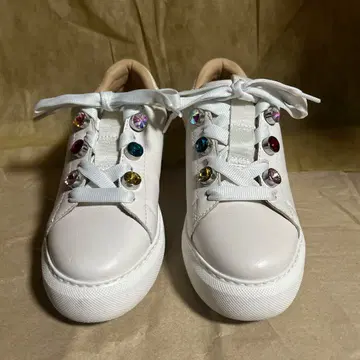 화이트 스니커즈 컬러풀 스톤 모드 에 자코모 초미품