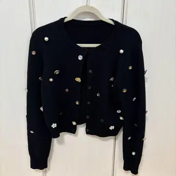 AMERI 비즈 장식 블랙 긴팔 가디건