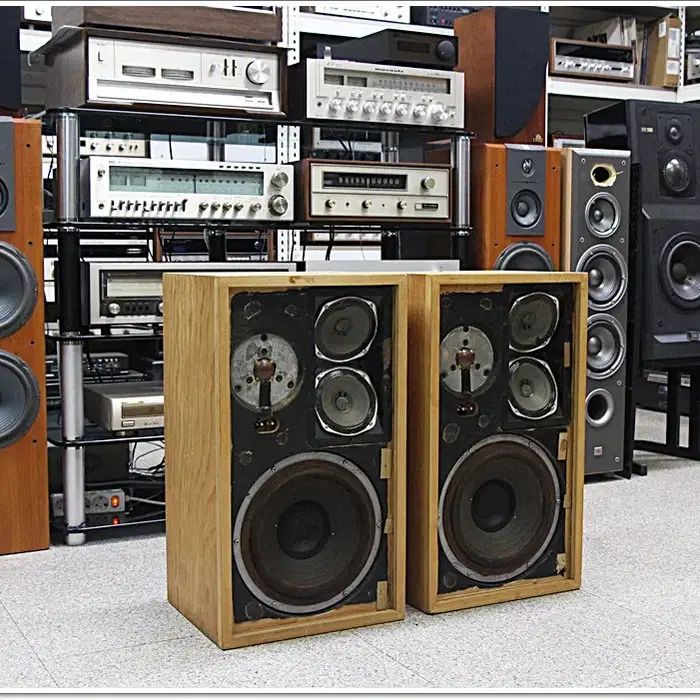 AR (USA) Vintage Bookshelf Speaker AR 2A (Early Model/Rabbit Eye