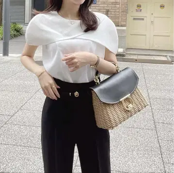 ENEU Dahlia 블라우스 화이트