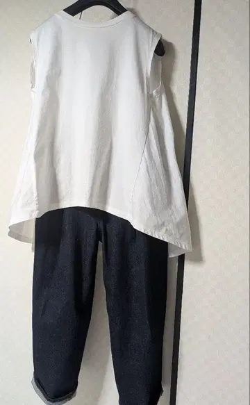 아나디스 슬리브리스 T셔츠