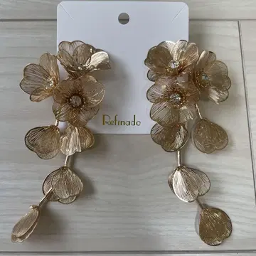 Refinado 플라워 모티브 귀걸이 골드