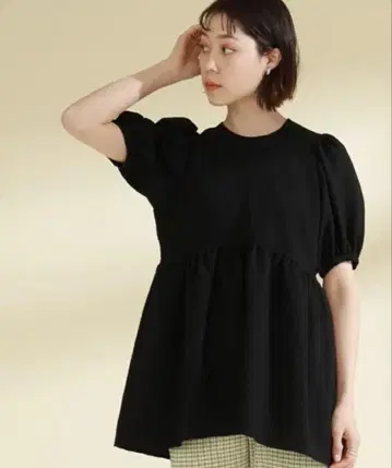 RayBEAMS 개더 절개 퍼프 슬리브 블라우스