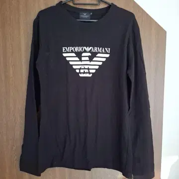 EMPORIO ARMANI 블랙 긴팔 티셔츠