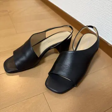 [새상품급] GRACE AVENUE 디자인 샌들 6cm 힐 블랙 소가죽