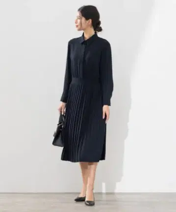 23구 VERY 콜라보 카라 부착 원피스 플리츠 네이비