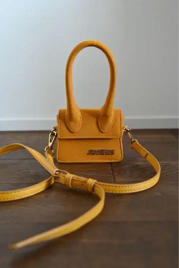JACQUEMUS 자크뮈스 미니 숄더 숄더 파우치