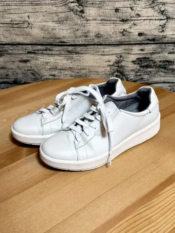 clarks 화이트 가죽 캐주얼 스니커즈 24.5cm 61426579