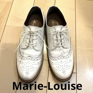 Marie-Louise 화이트 가죽 윙팁 신발