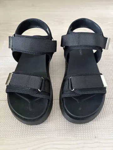 블랙 샌들
