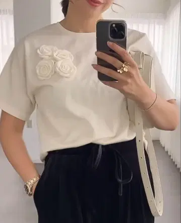 미사용 새상품 [ OHGA ] CORSAGE TEE 화이트