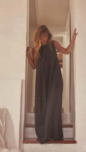 ZARA 볼륨감 있는 플루이드 미디 원피스