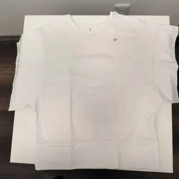 미나 페르호넨 티셔츠