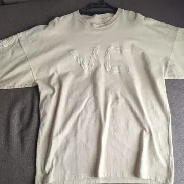 RVCA 베이지 T셔츠 VC 로고